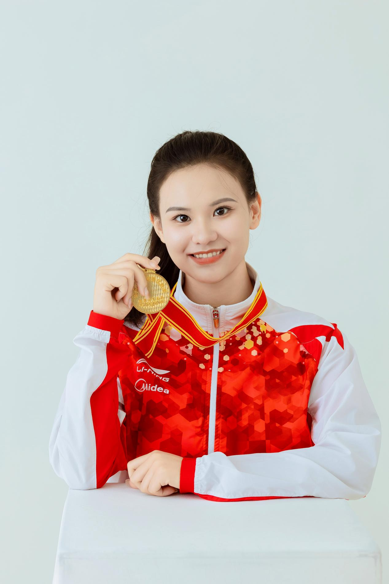 罗瑛
